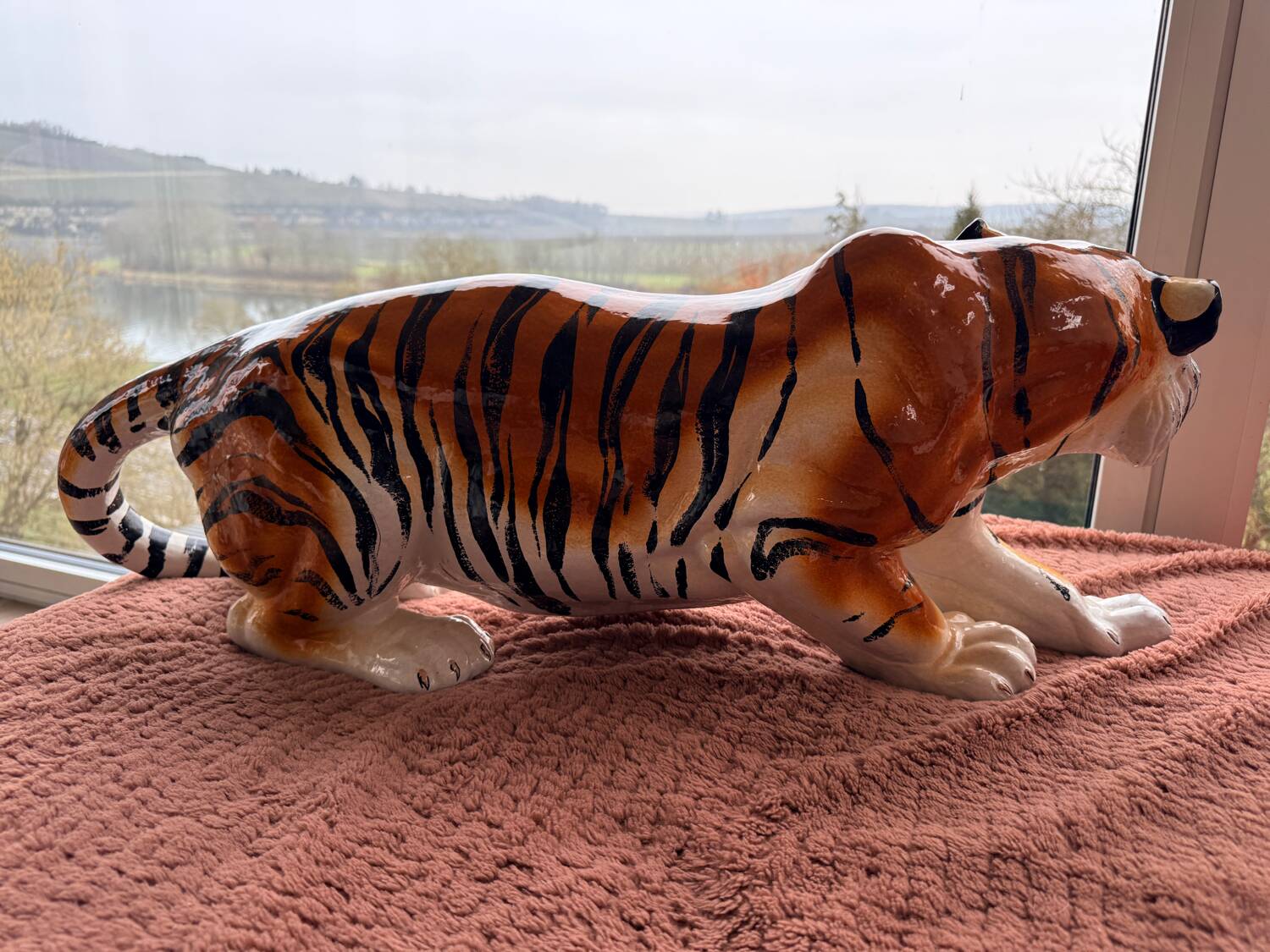Tiger, Italian sculpture in glazed ceramic.