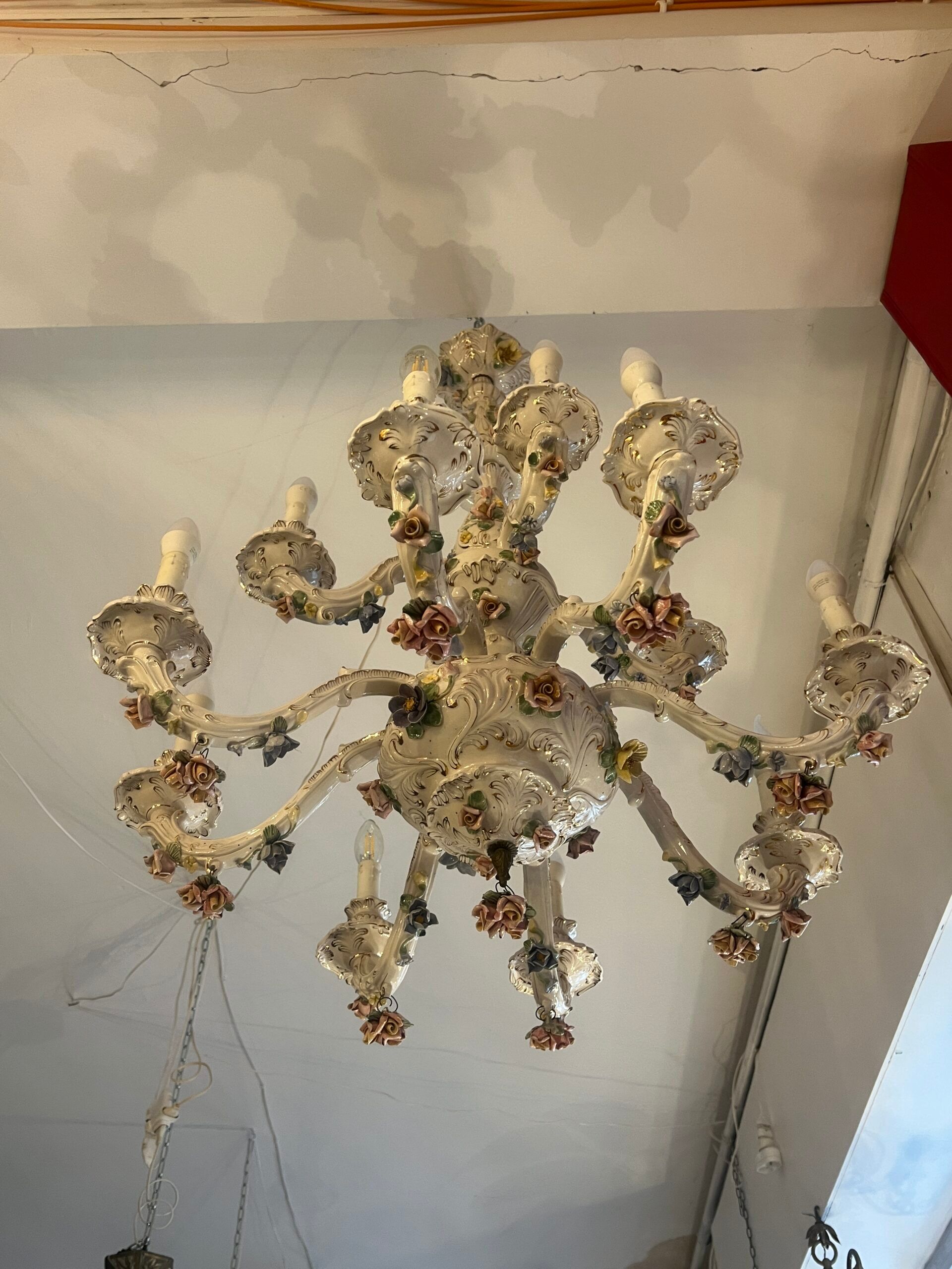 Large 19th century chandelier in Italian Capodimonte porcelain, floral decoration