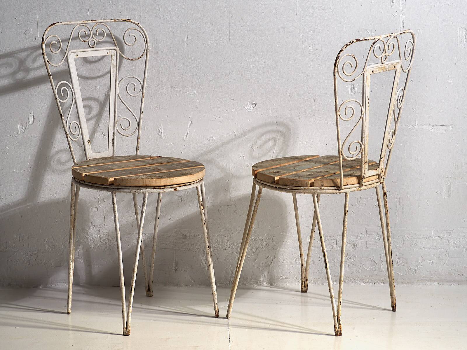 Antique white outdoor chairs (circa 1920). Set of 4 pieces