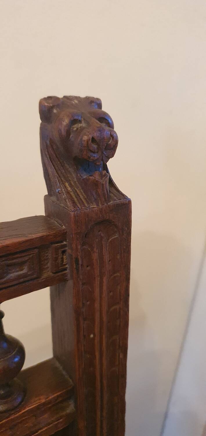 Lot de 2 chaises bois massif tête de lion