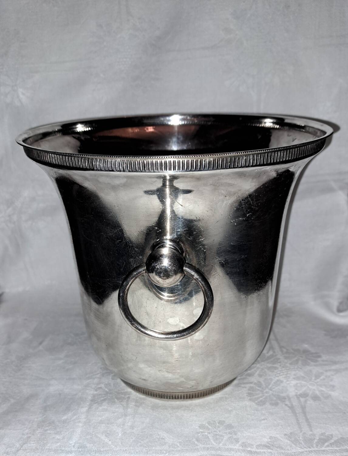 Apladur champagne bucket in silver metal.