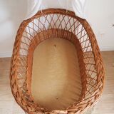 Rattan cradle with wheels