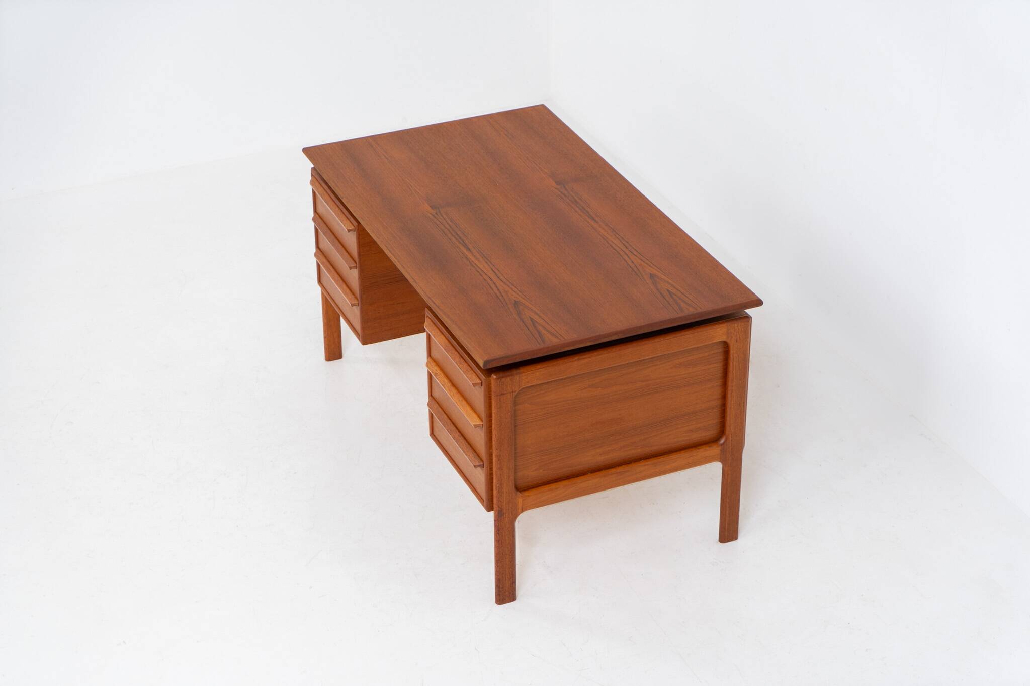 Teak writing desk by Arne Vodder