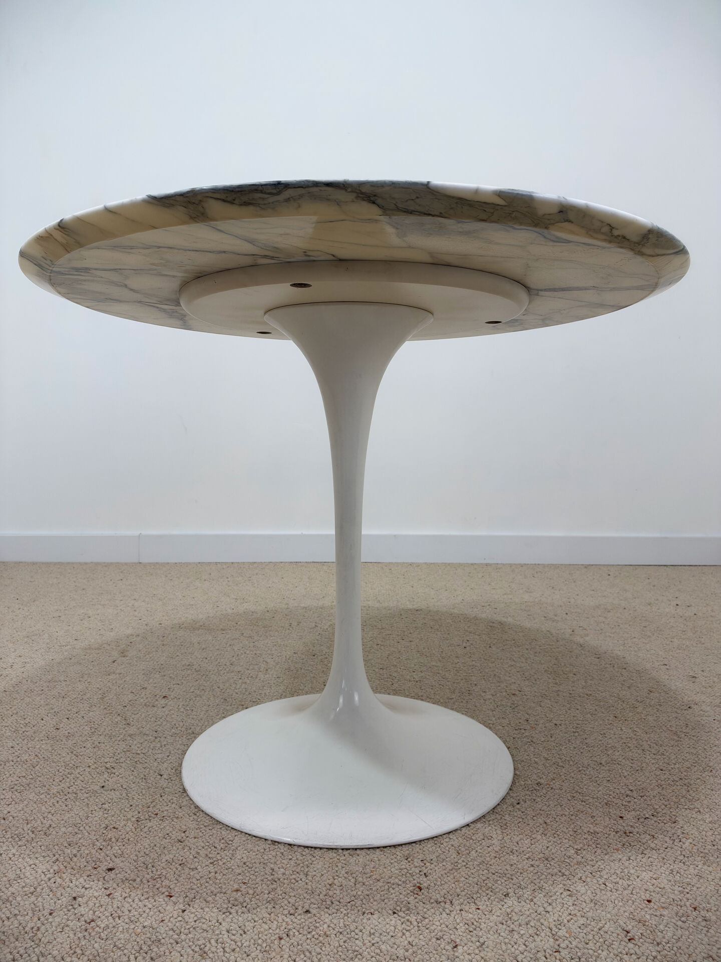 Tulip table – Knoll International in marble and 4 chairs – Ee