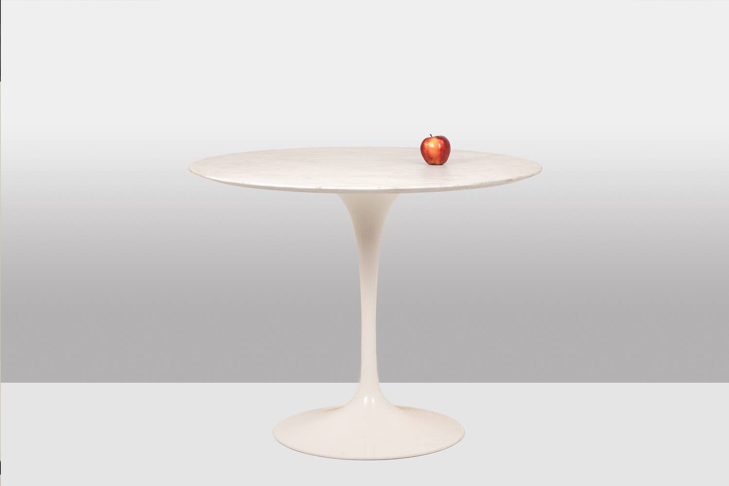 Eero Saarinen, for Knoll International. Tulip side table. Around 1970.