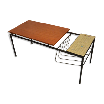 Coffee table with newspaper holders