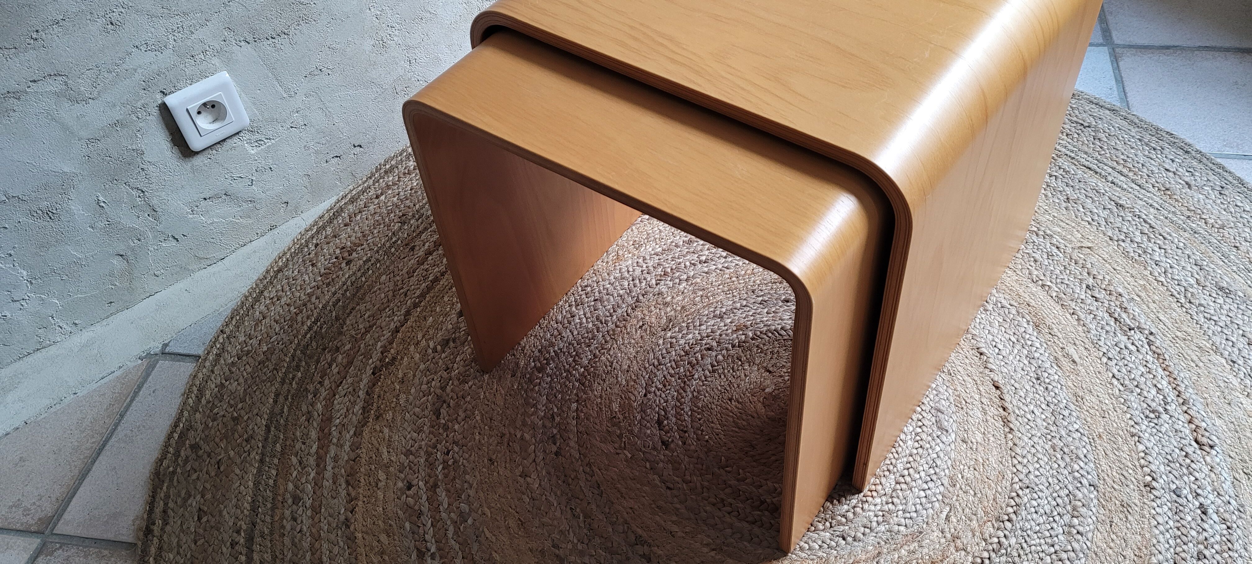 Set of two nesting tables