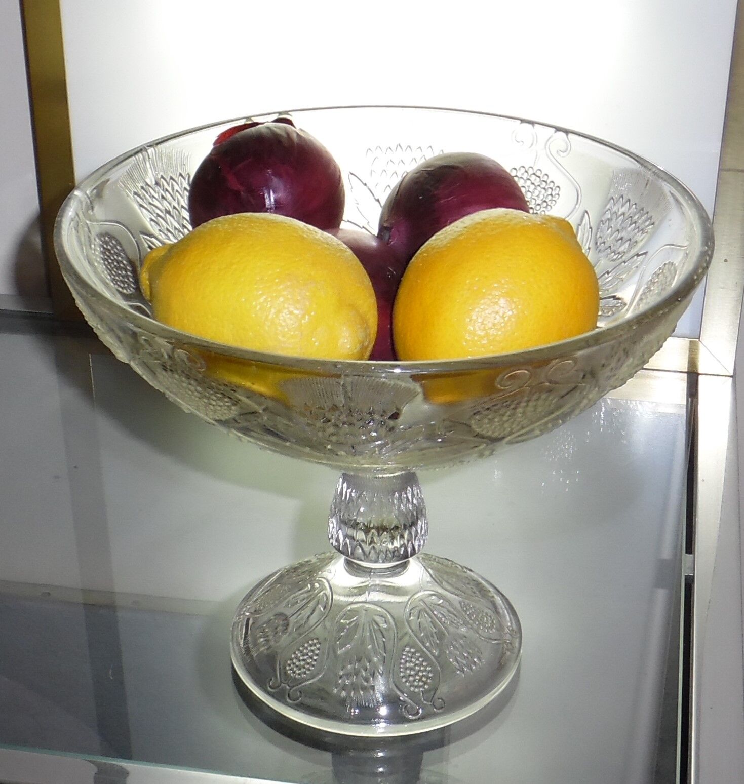Glass fruit bowl