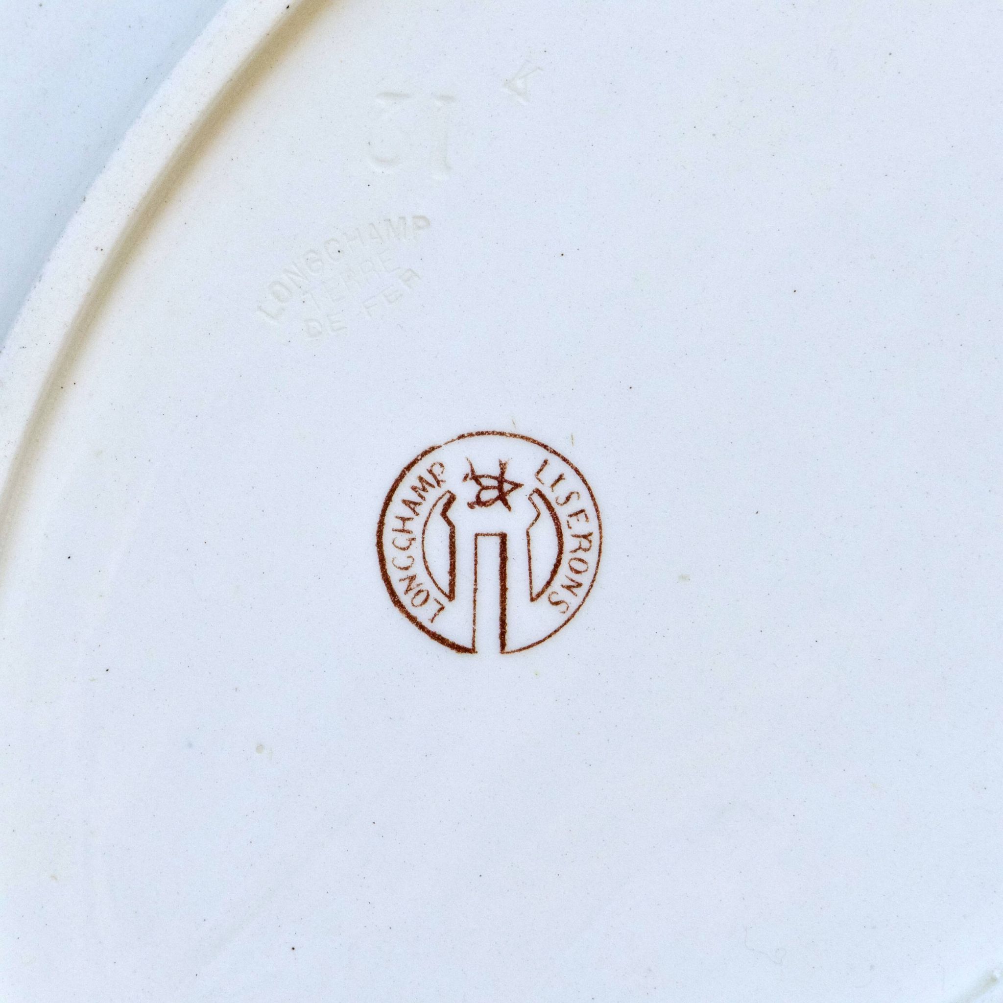 Plat ovale du XIXe siècle en terre de fer signé Longchamp "Liserons"