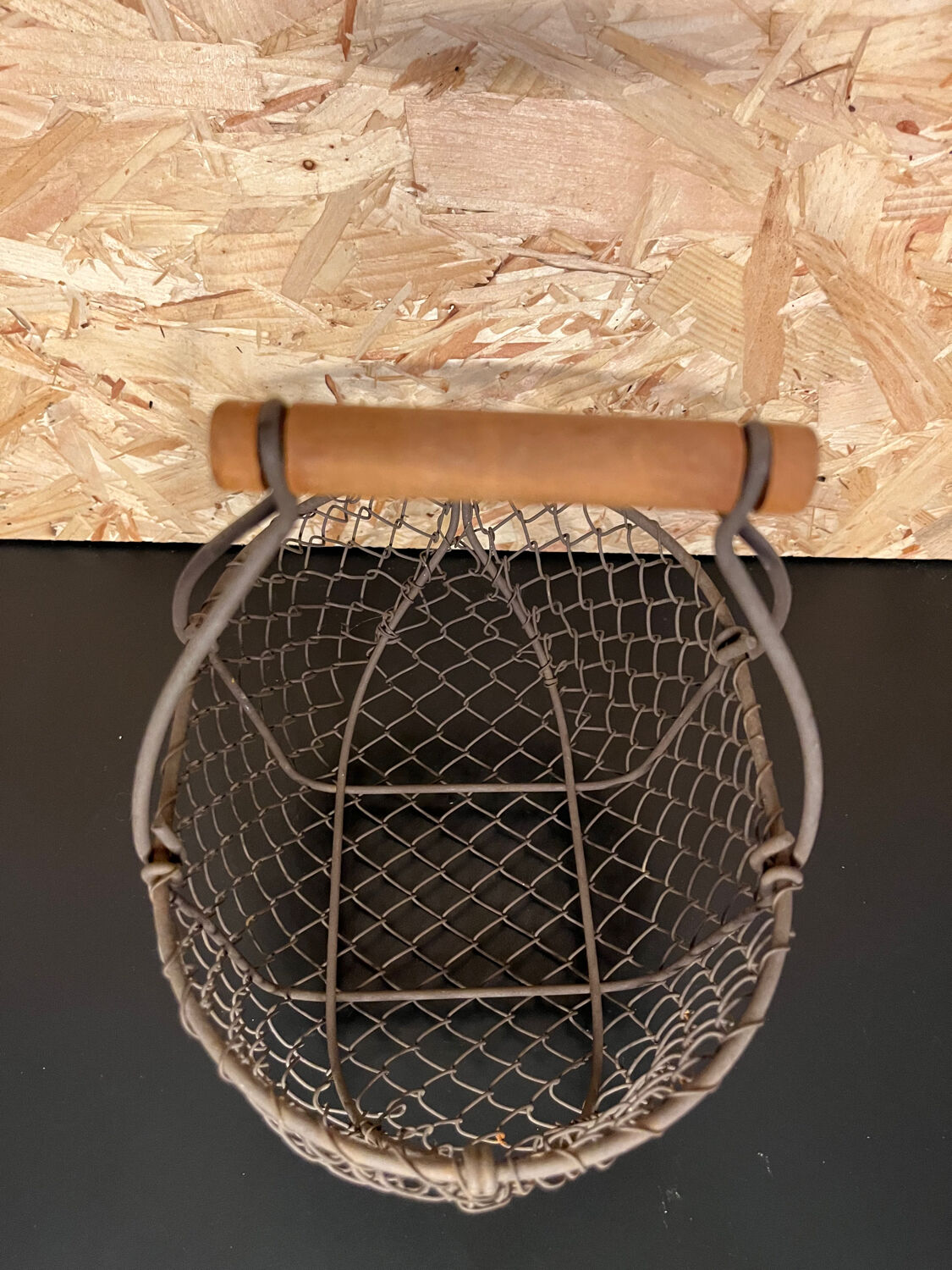 Metal egg basket