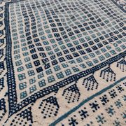 Tapis blanc et bleu tissé mains en laine naturelle