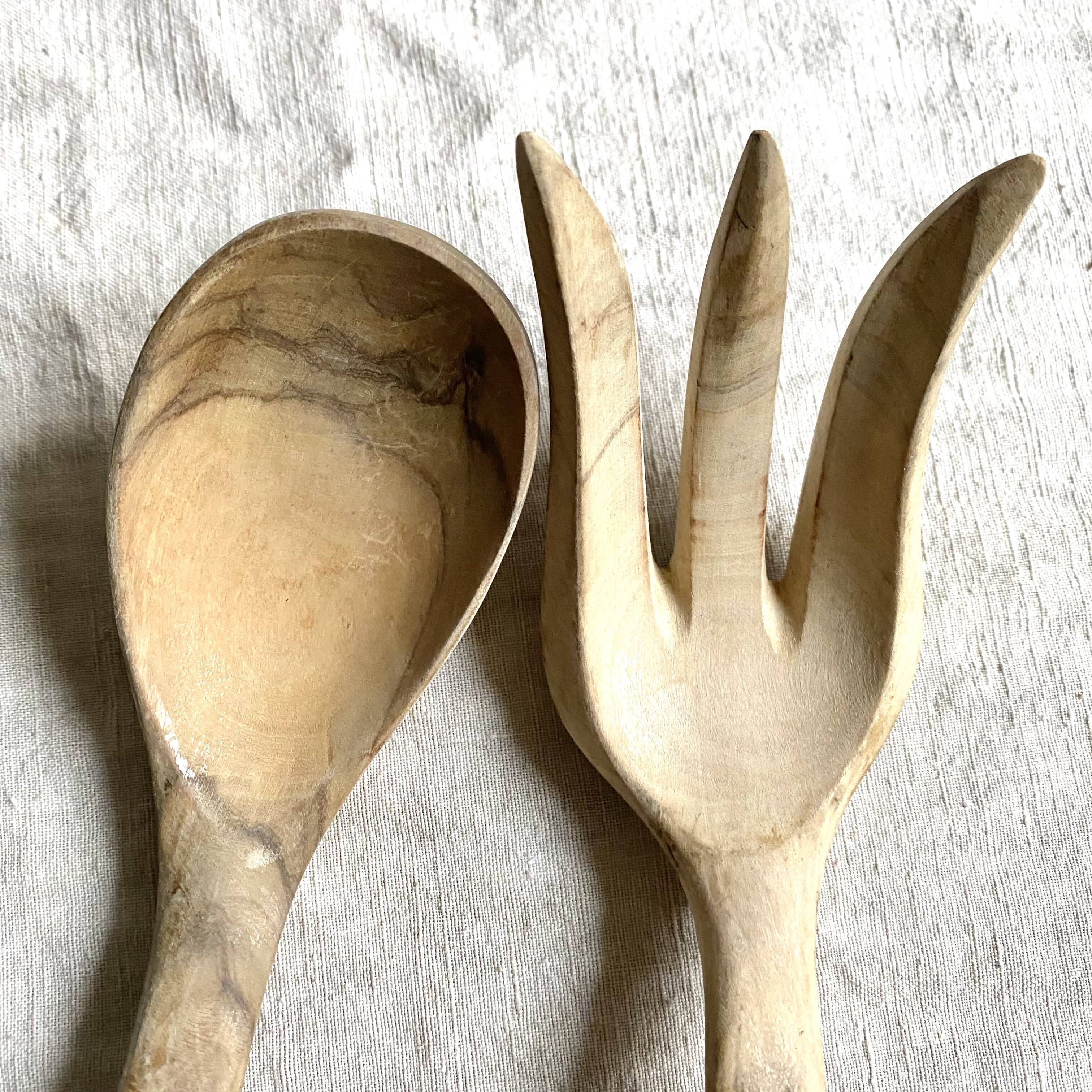2 wooden salad cutlery
