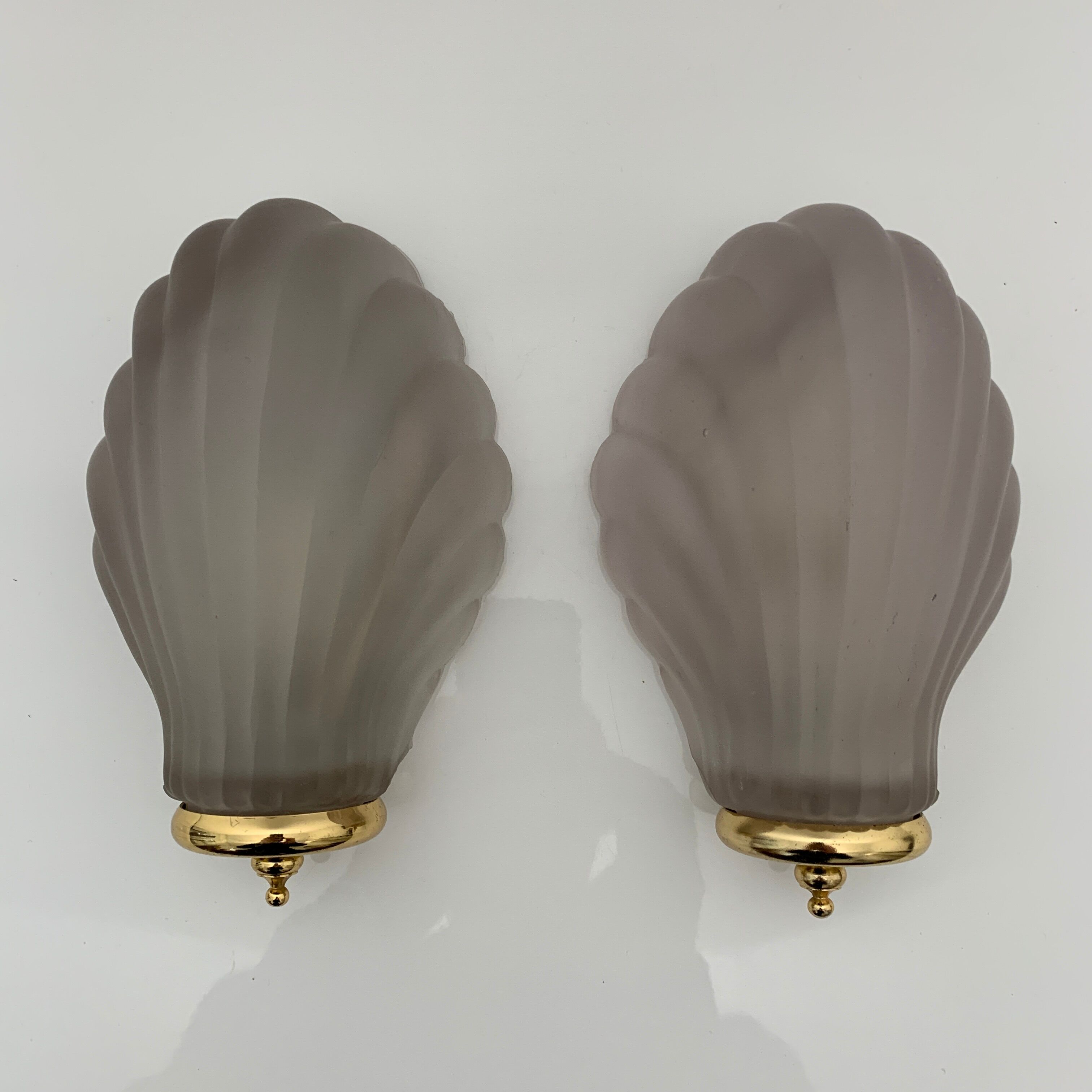 Pair of sconces decorated with vintage shells