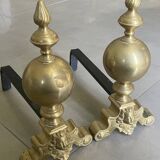 Paire de chenets en laiton et fonte, décor de marmousets, style louis xiv