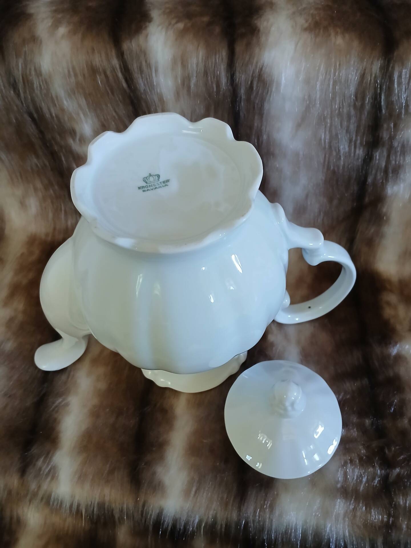 Coffee pot + porcelain milk jug
