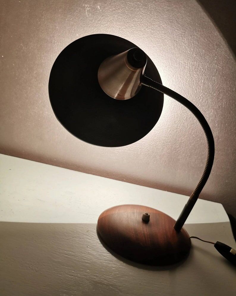 Lampe de bureau design avec abat-jour conique 1970