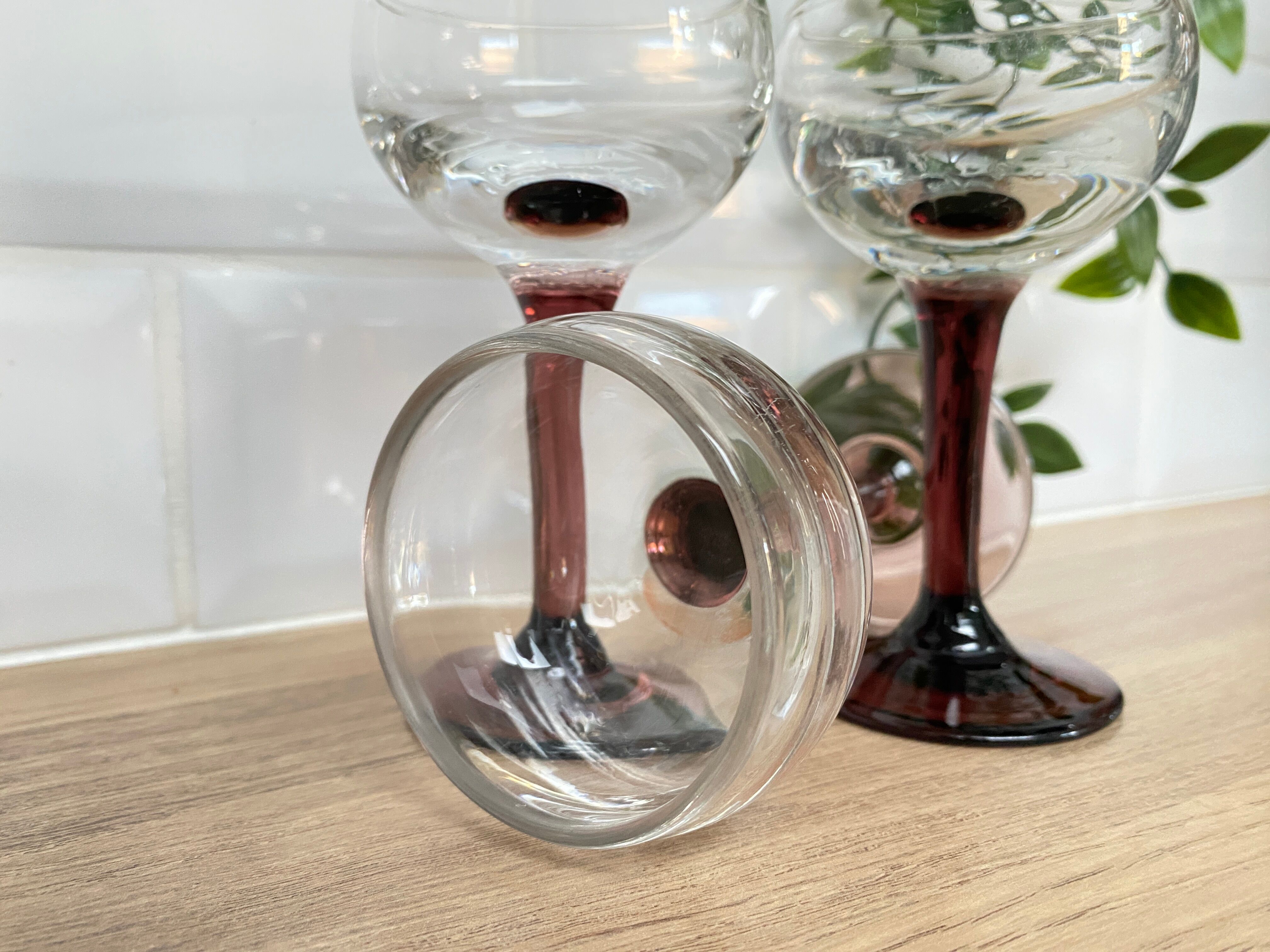 Set of 3 stemmed glasses