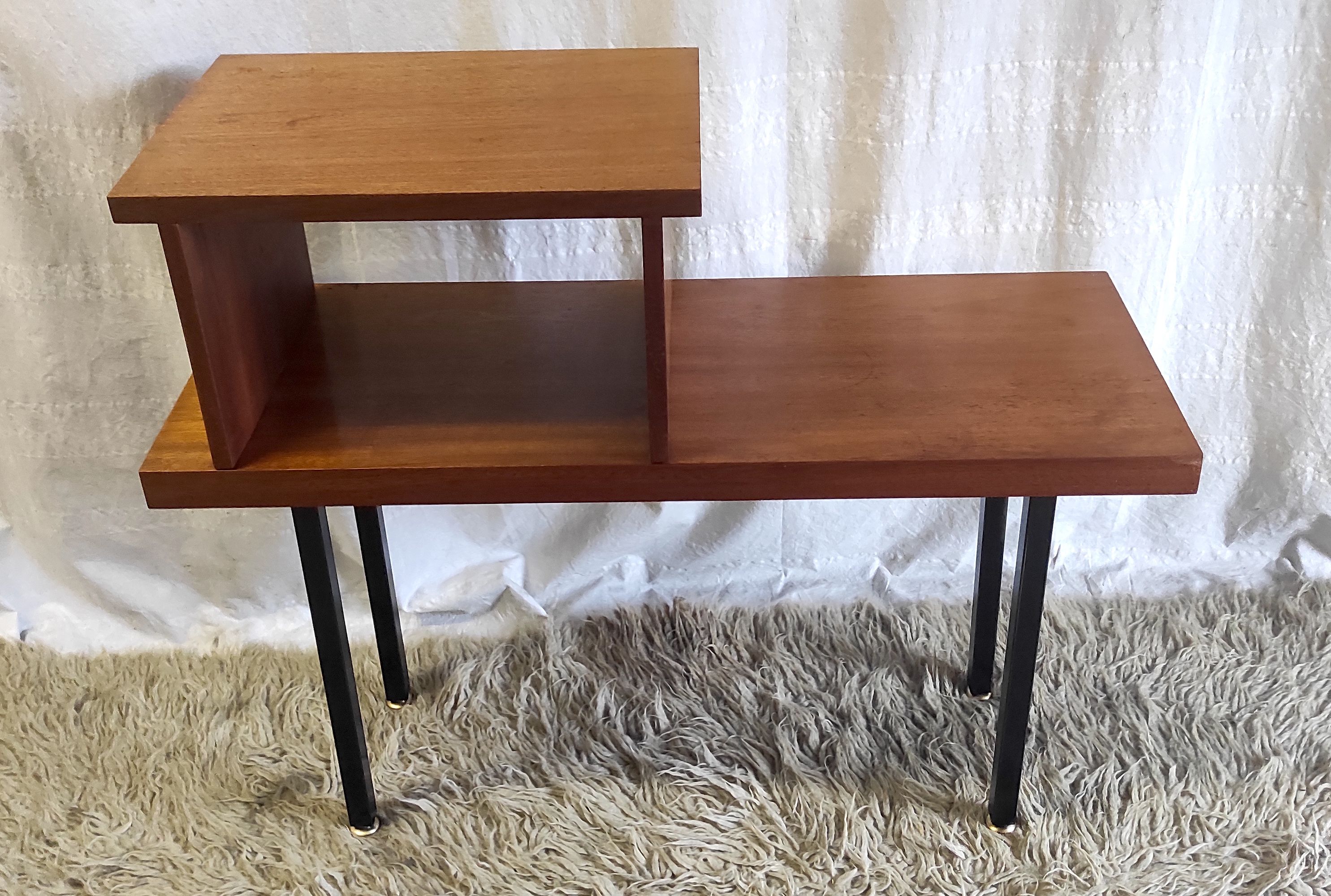 Modernist side table in solid wood and black lacquered metal 50s/60s