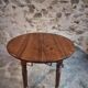 Antique drop-leaf table in French walnut – Oval table with folding extensions on both sides, late 19th century.
