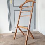 Folding valet