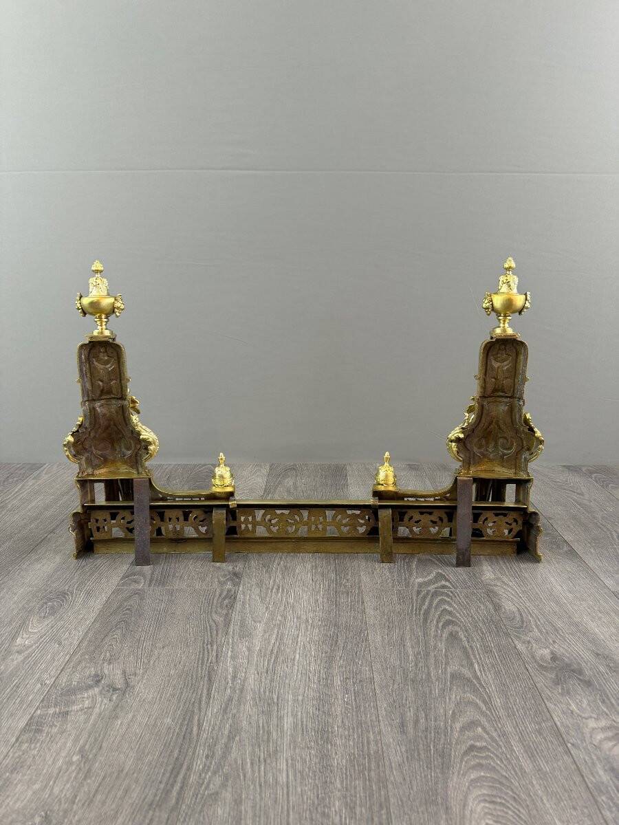 Paire de chenets en bronze doré, style Louis XVI, XIXe Siècle