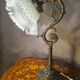 Lampe en bronze et abat-jour en opaline blanche, 1900
