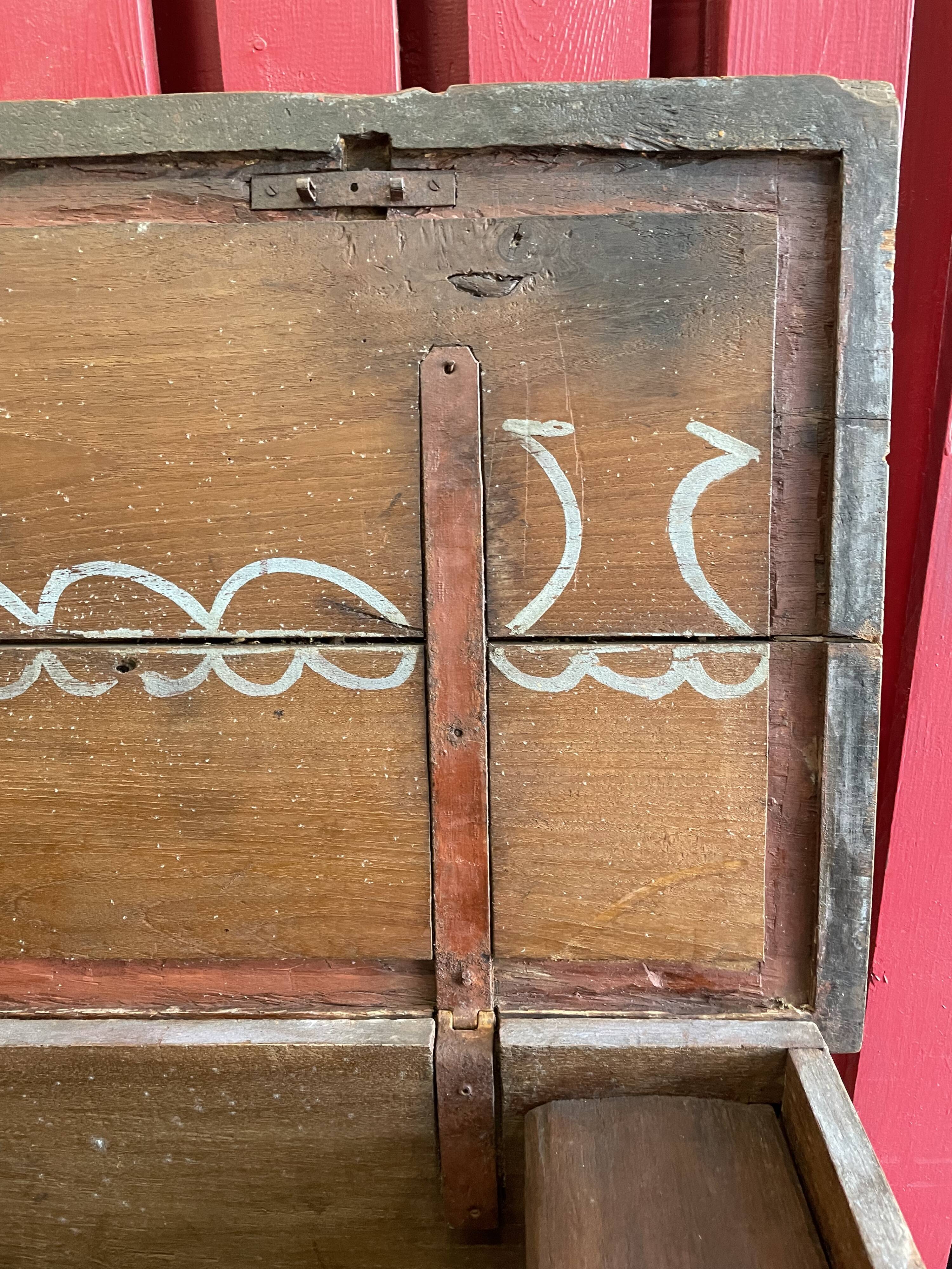 19th century merchant's chest on wheels, Indénosie, Madura island