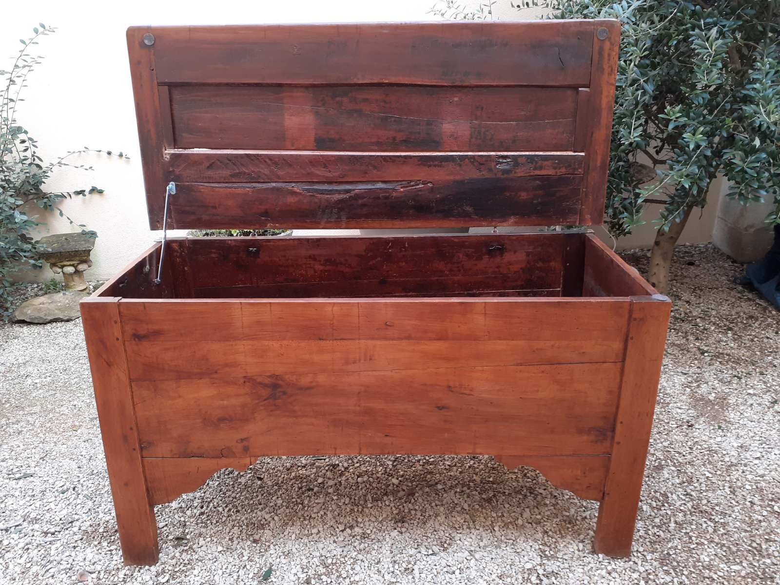 Maie walnut early 20th century