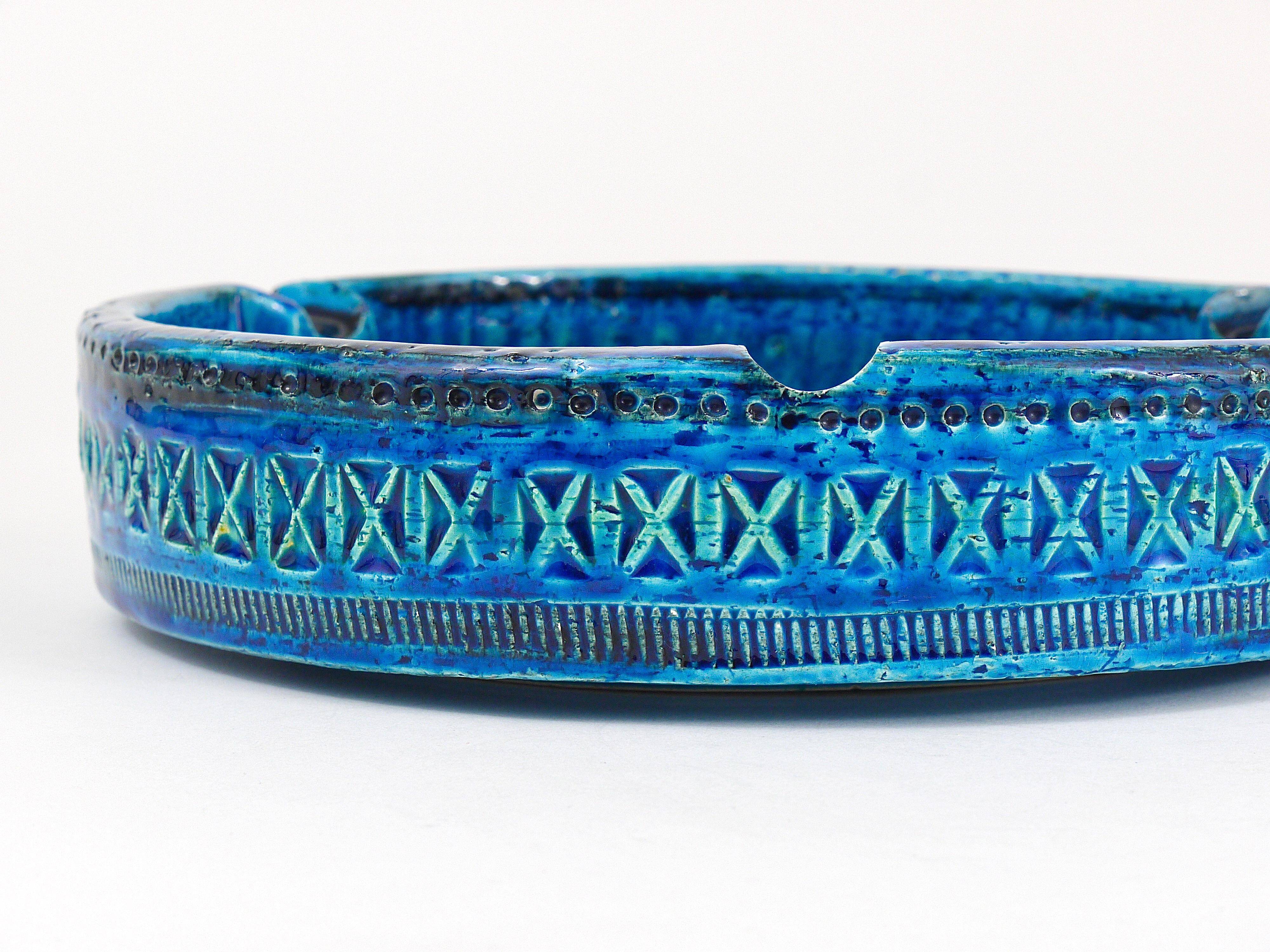 Aldo Londi Bitossi very large round ashtray Rimini blue enamel mid-century, 1950s