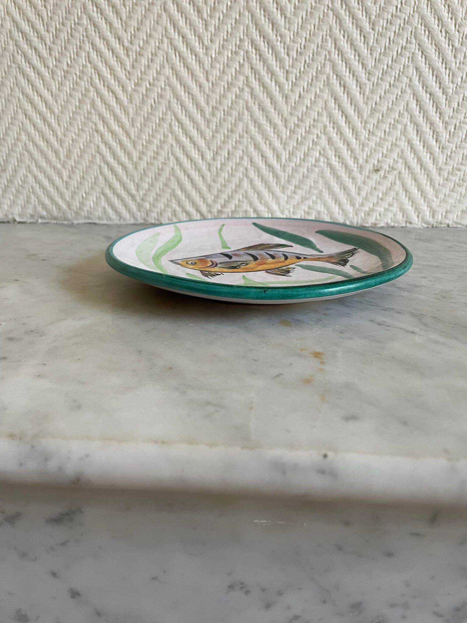 Valaluris plate fish decor