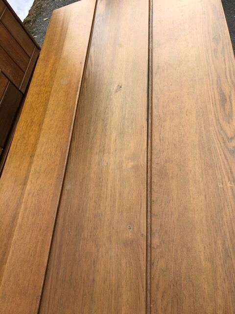 Scandinavian table with extensions