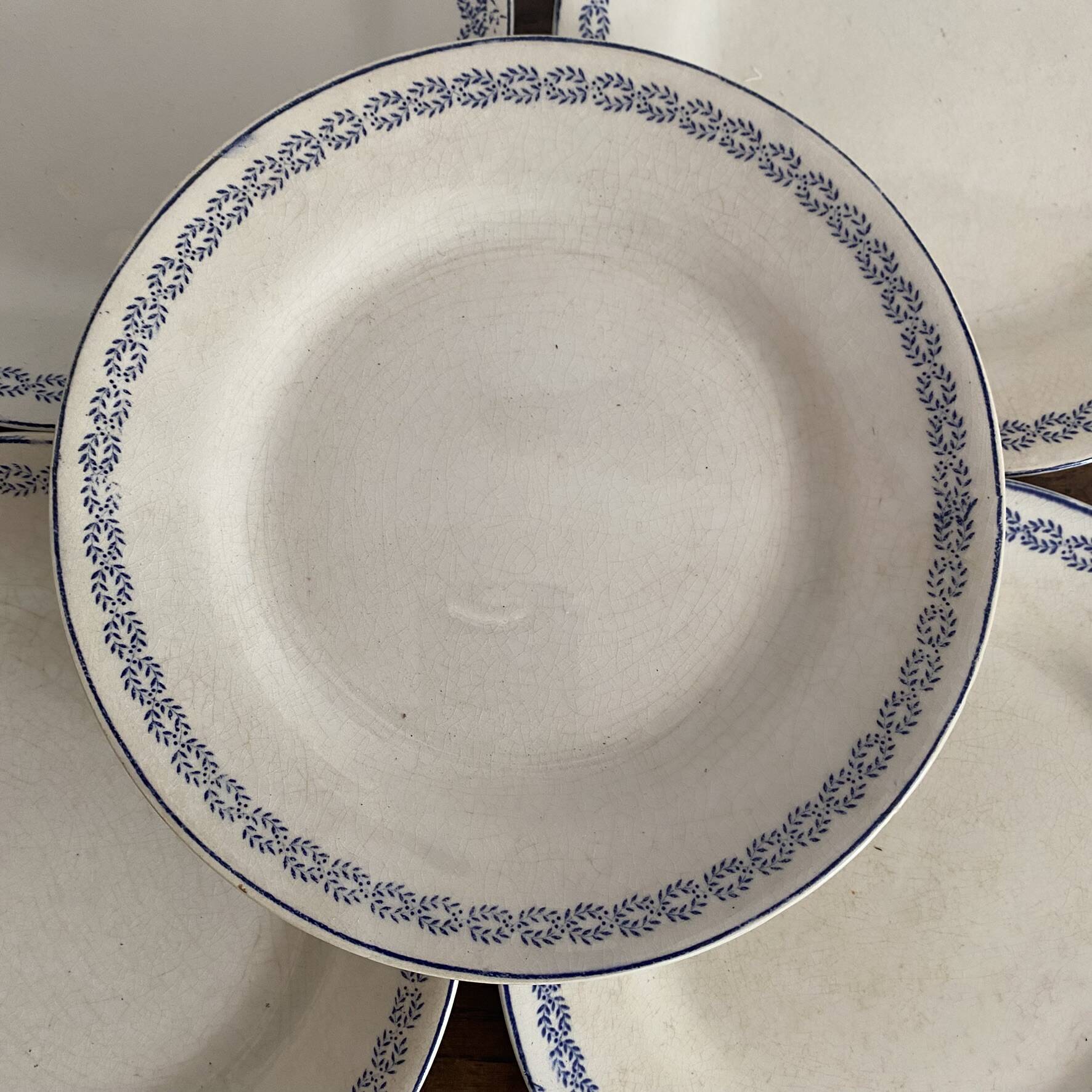 Dessert plates in earthenware from Creil and Montereau Reuil service.