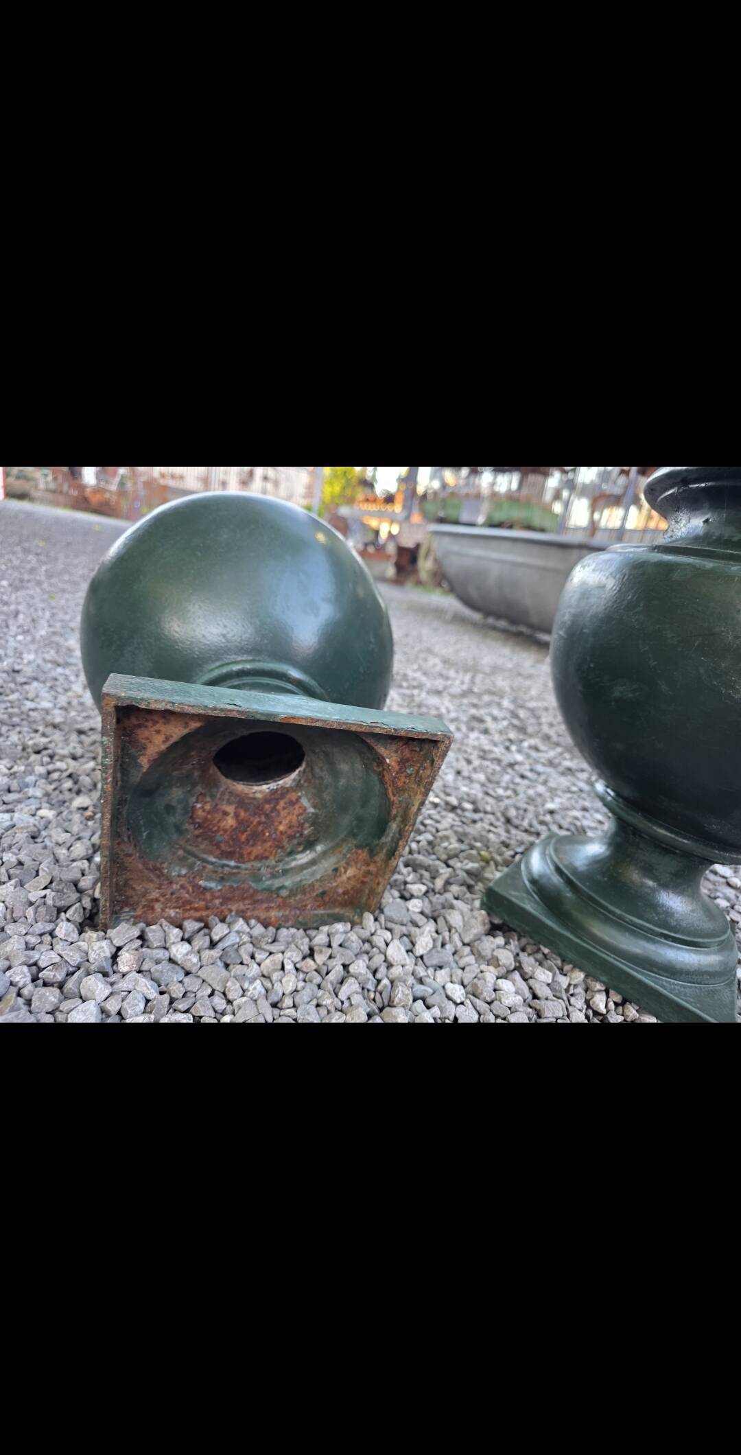 Paire de vases medicis en fonte du XIXème