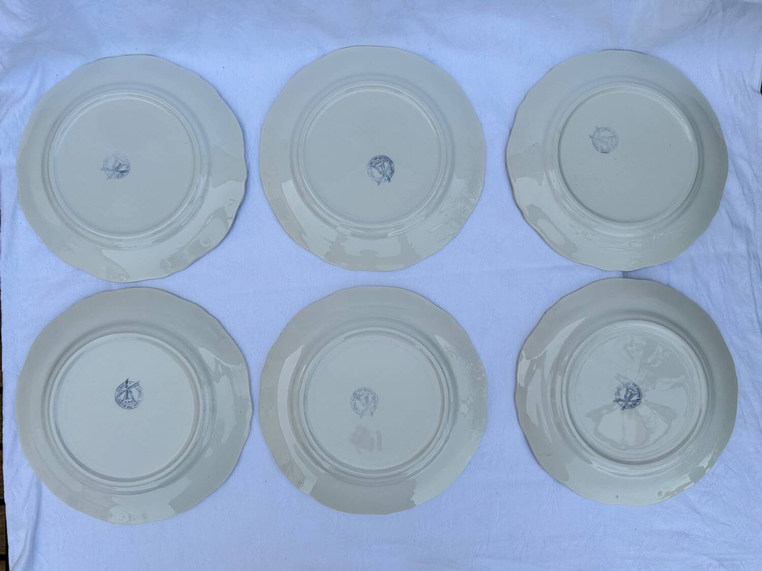 Set of 6 Moulins des Loups flat plates