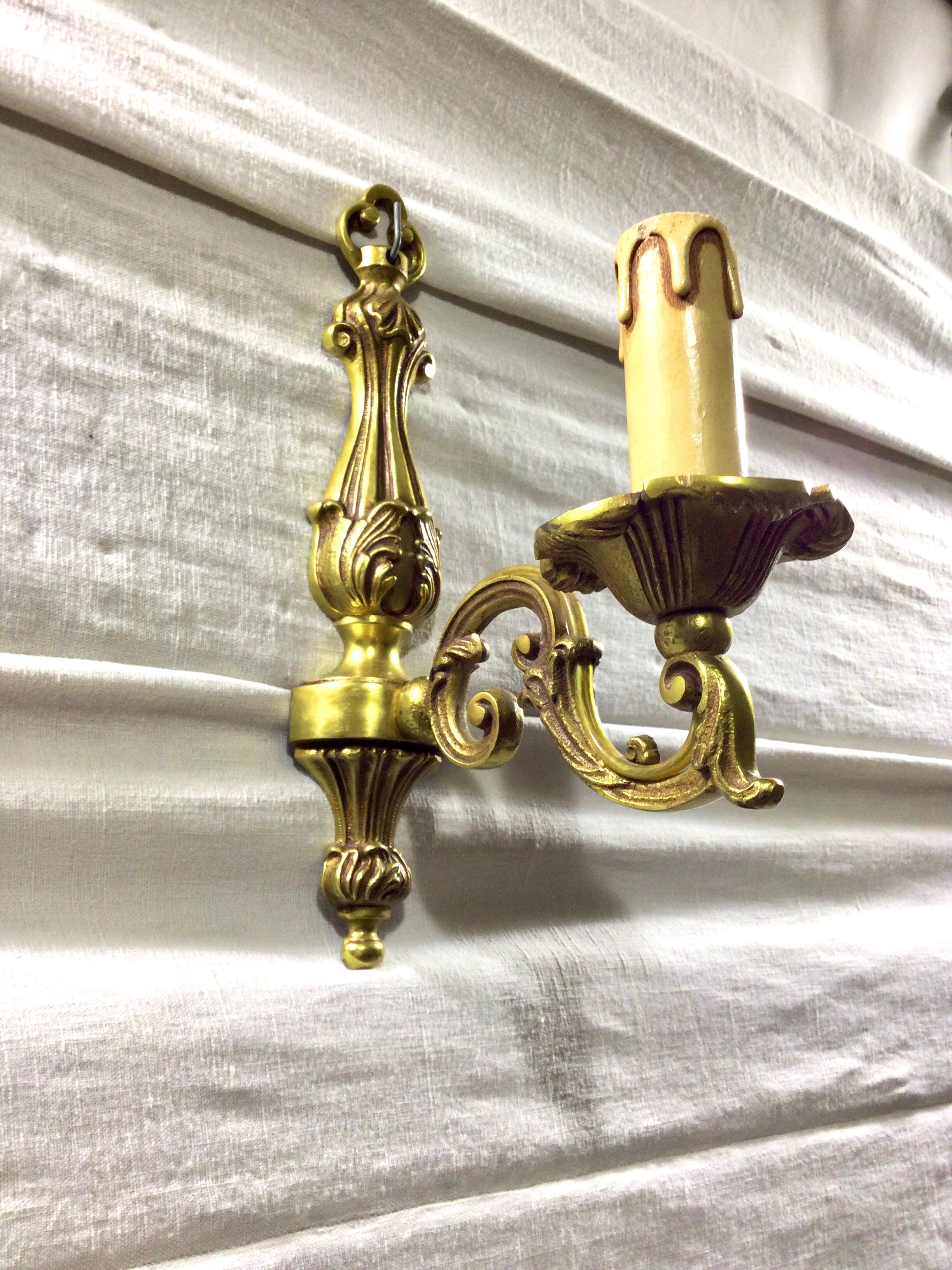 Applies 1 bronze light in Louis XV style
