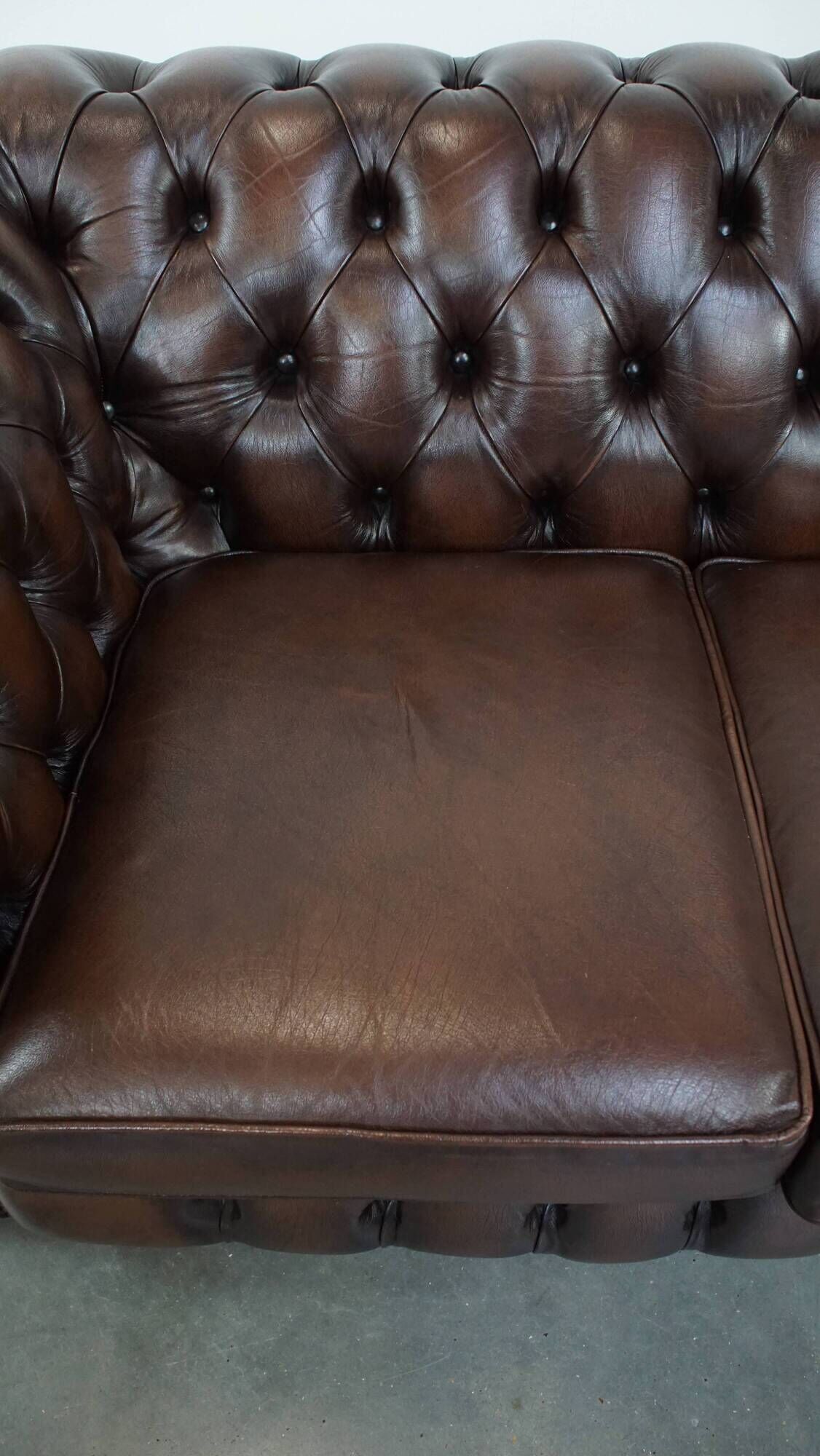 Canapé Chesterfield 3 places en cuir de vache de style anglais