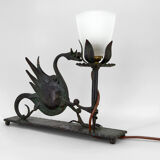 Lampe à poser au dragon en fer forgé, circa 1900