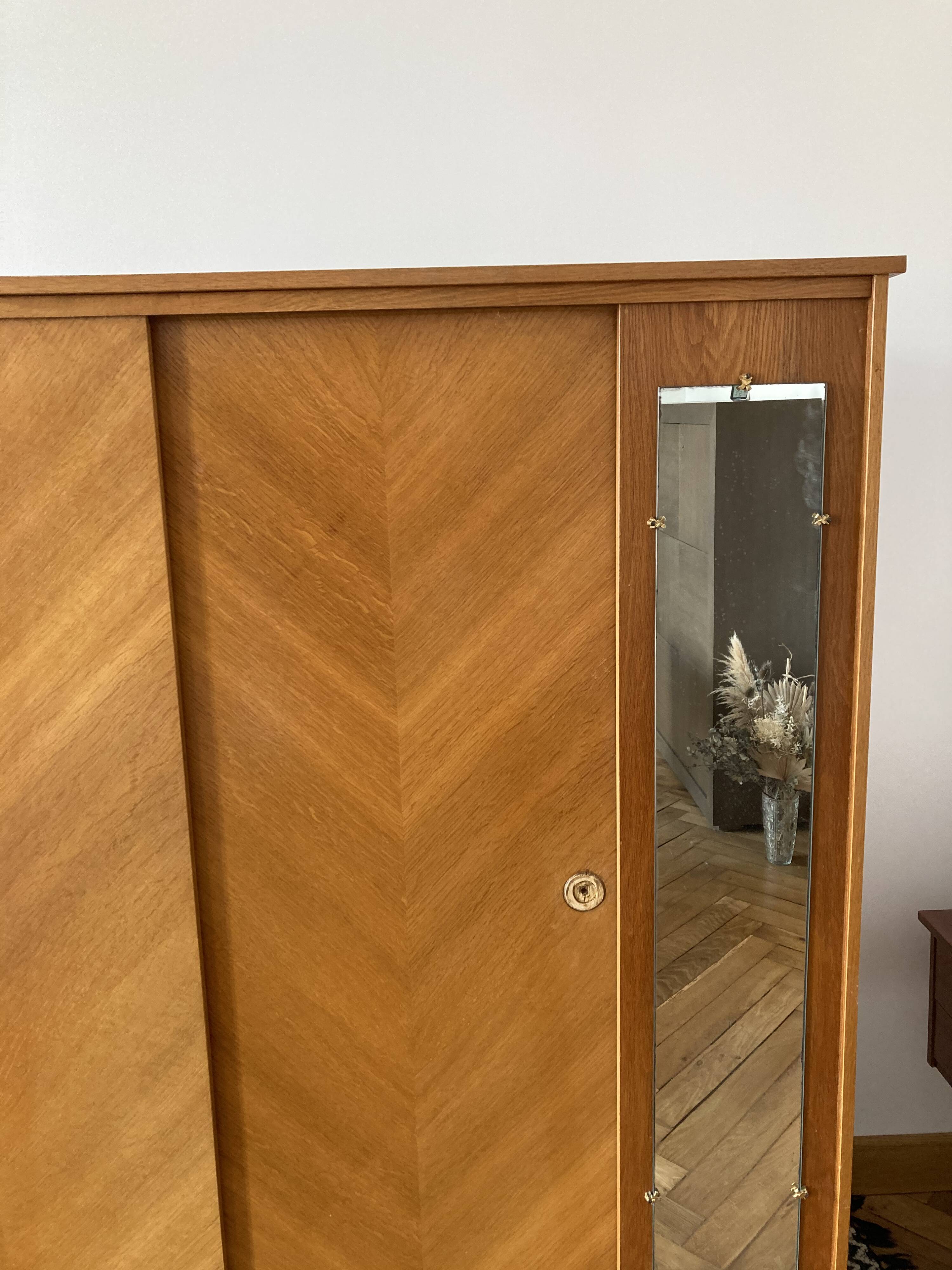 Wardrobe sliding doors compass feet