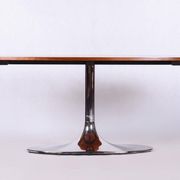 Table ovale fonctionnelle en chrome et noyer de Kovona, République tchèque, années 1960.