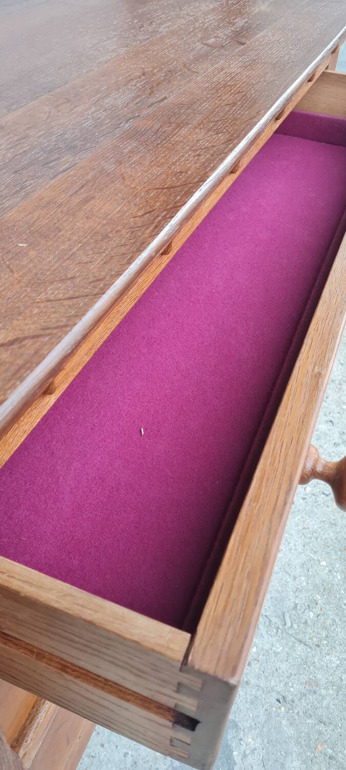 Oak chest of drawers