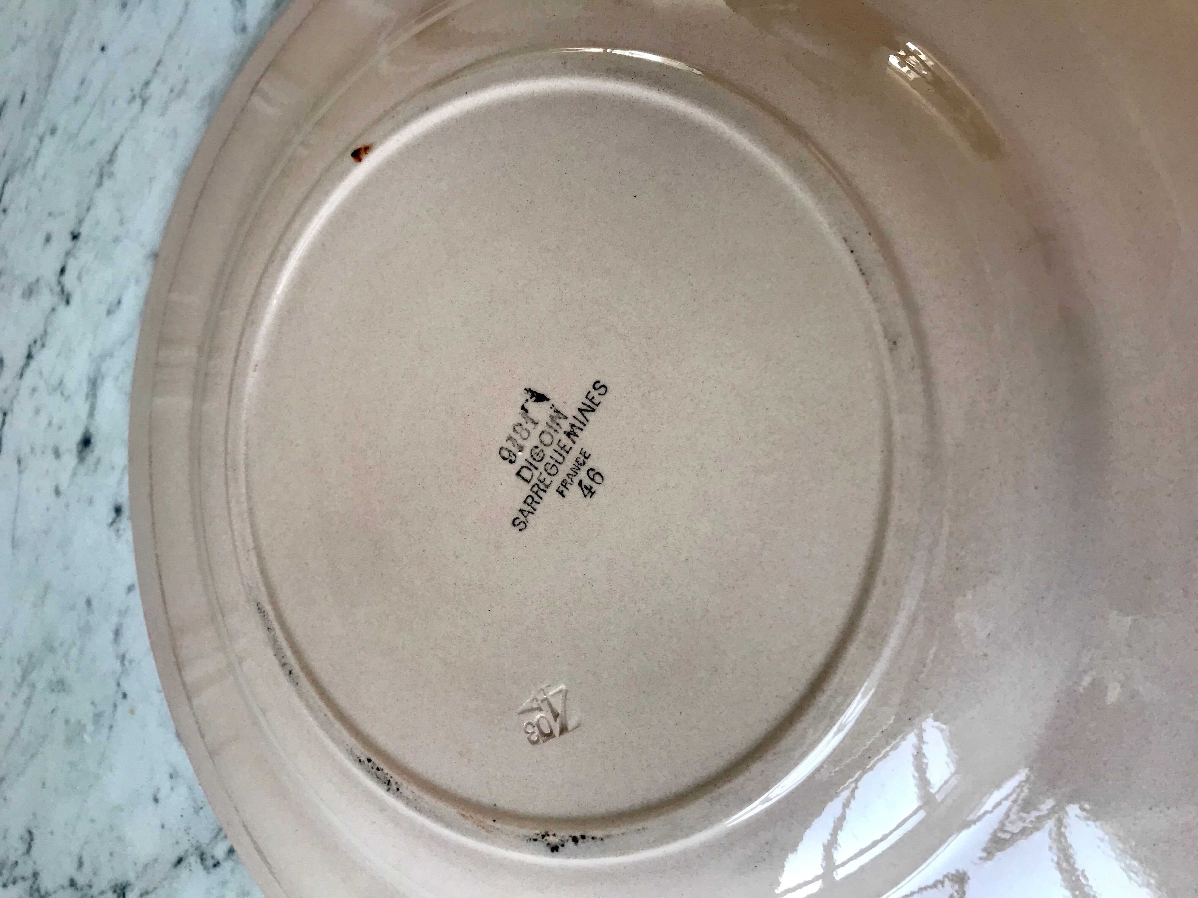 Round dish digoin sarreguemines model pink flowers years 30-40