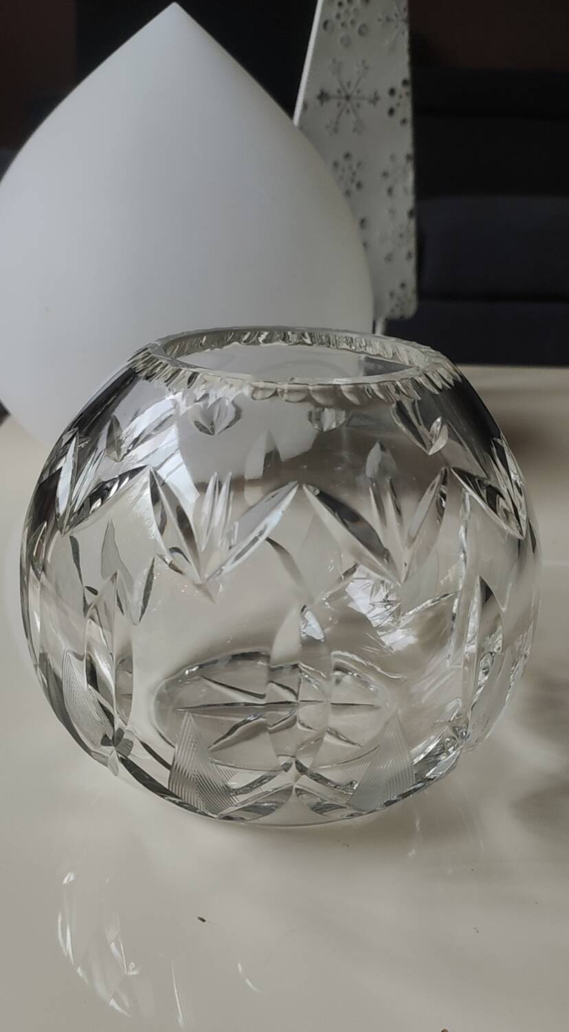 Vintage Nachtmann Spherical Vase. Crystal. Dimensions: 13 x 15 cm