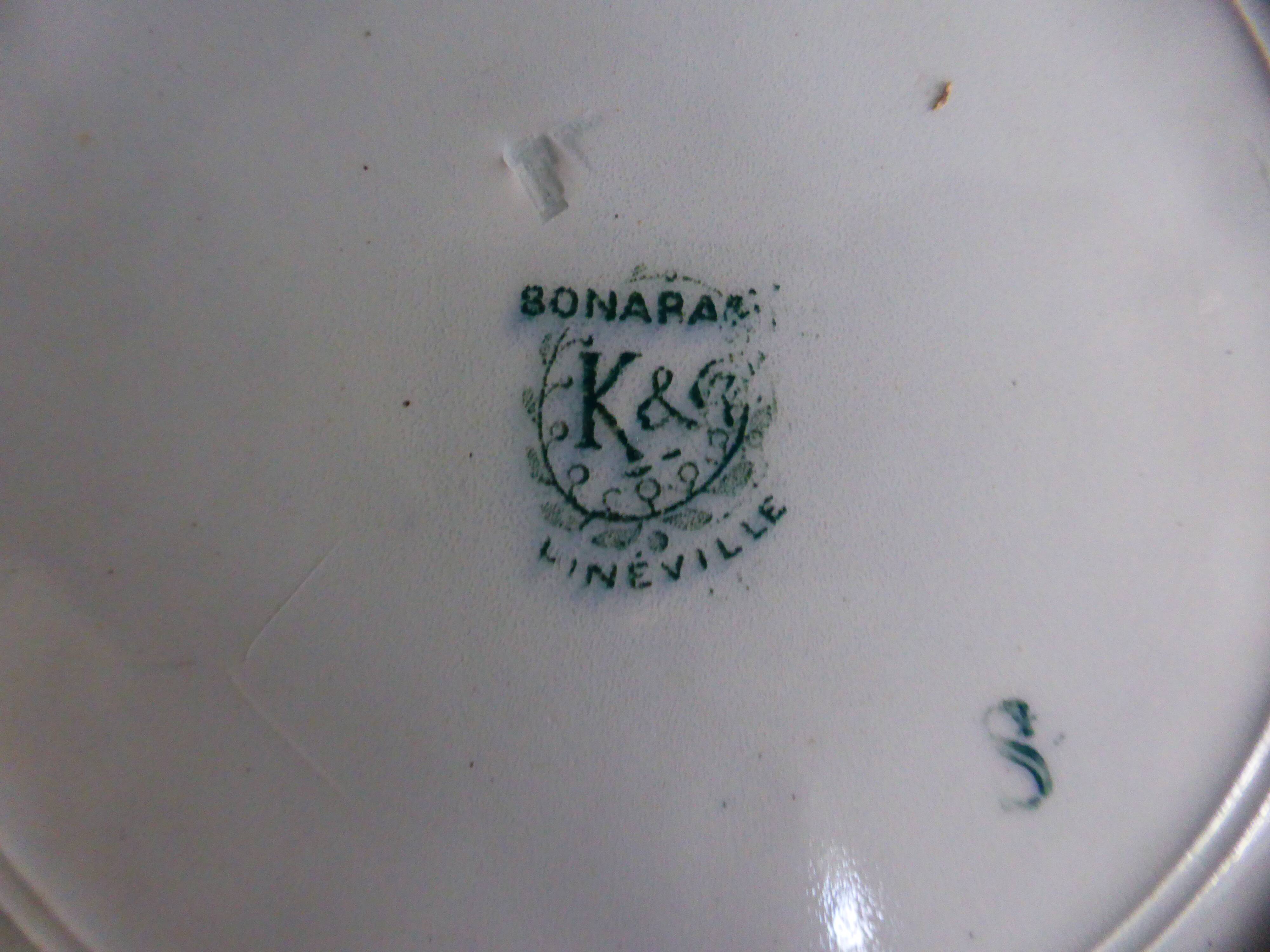 1 assiette plate de K&G Luneville modèle Bonarparte 221237