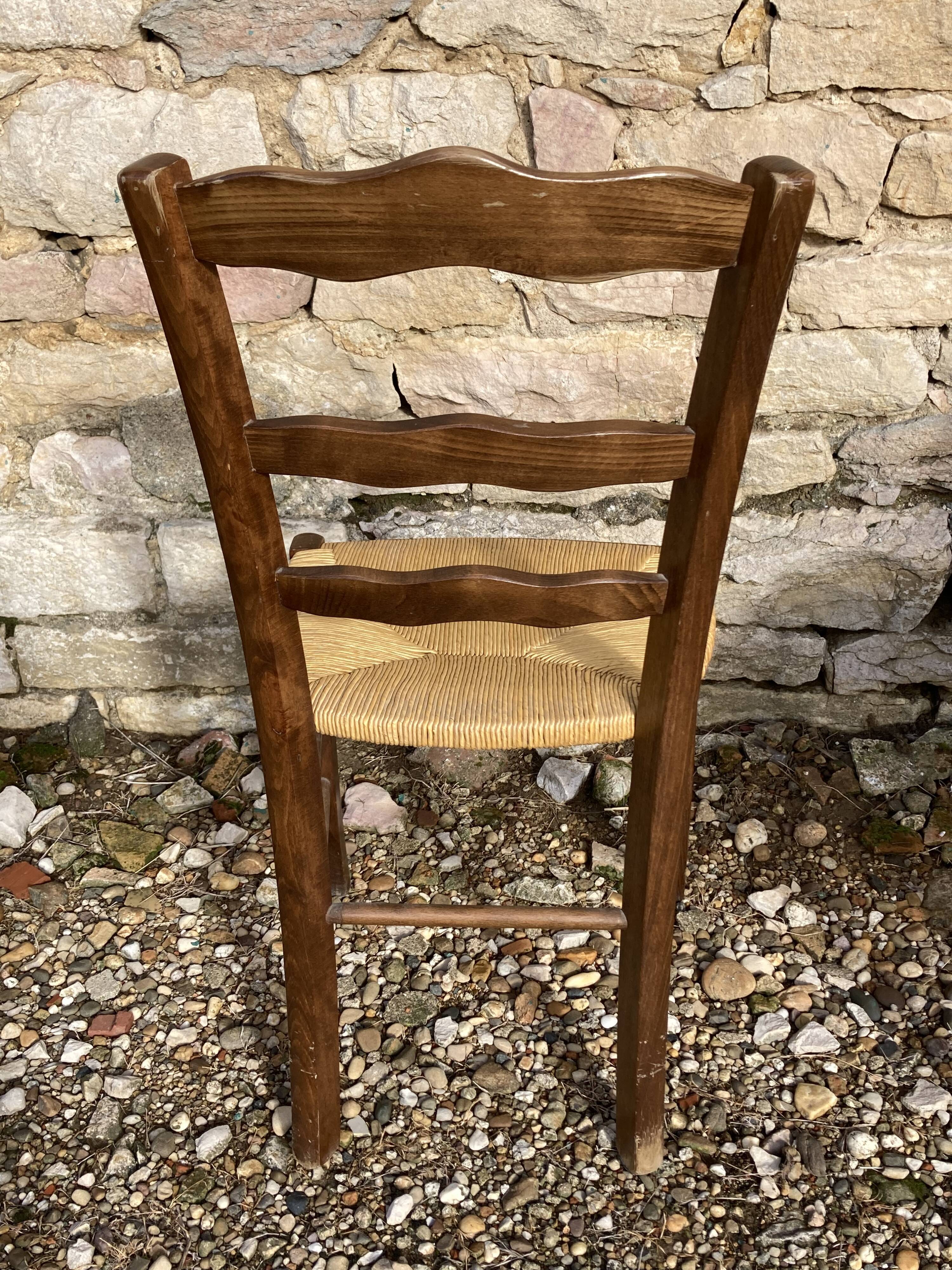 3 mulched chairs