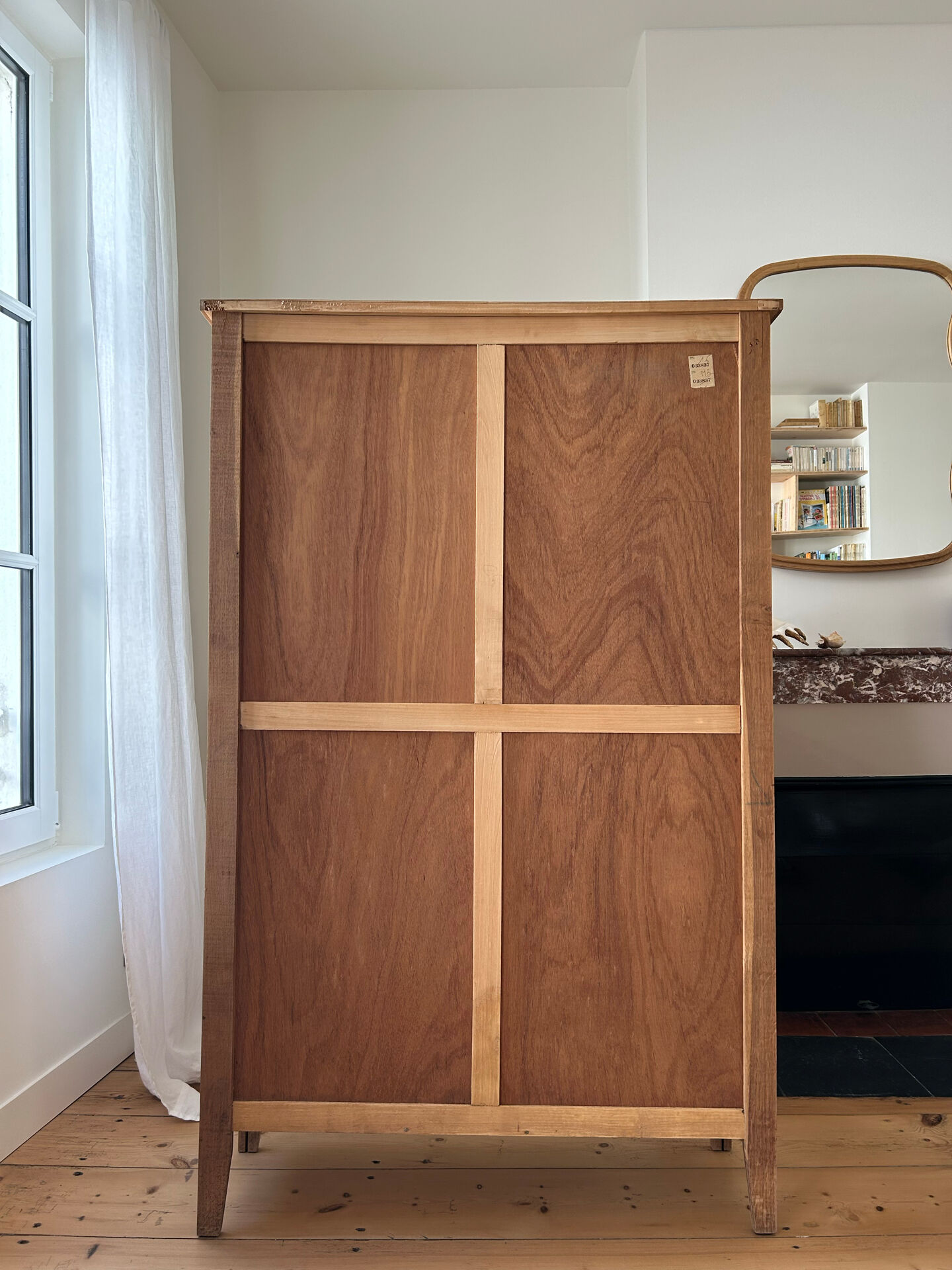 Armoire vitrée en chêne brut
