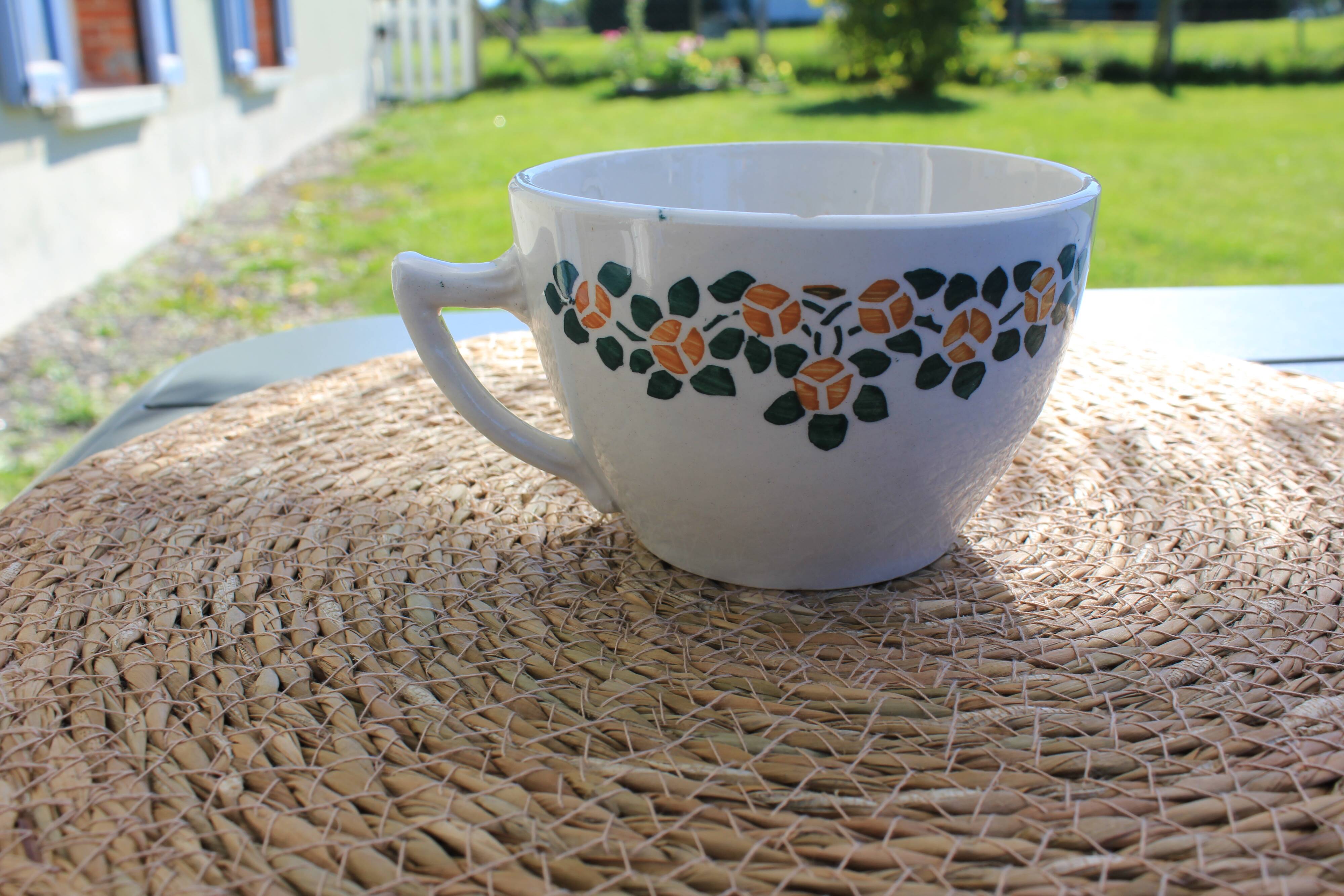 Large cup from the Faïencerie Nouvelle Givors model Rita.