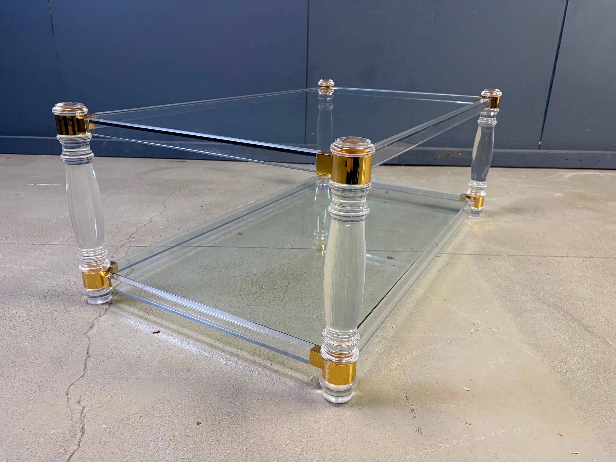 Table basse vintage en lucite et laiton, années 1970