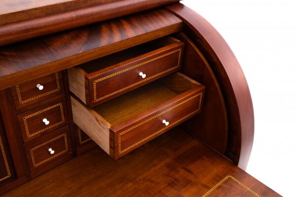 Secrétaire ancien, Scandinavie, vers 1890. Après restauration.