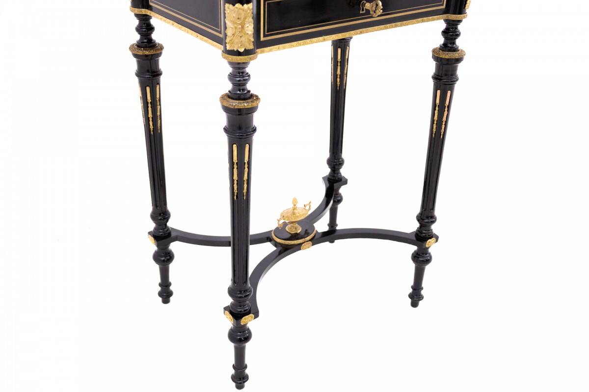Stylish opening table, Napoleon style console, France.