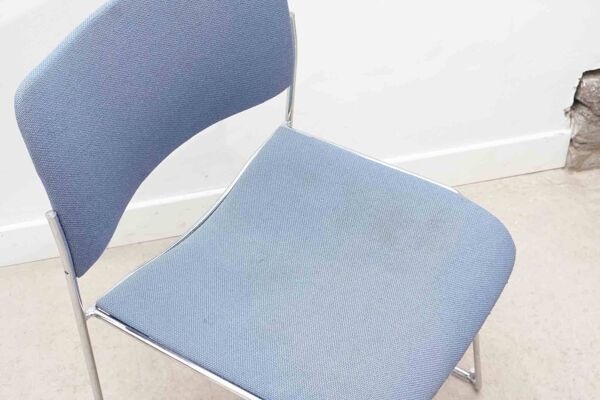 Chaise Howe 4/40 bleue par David Rowland
